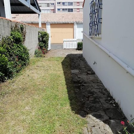 Maison Deux Chambres Avec Jardin A 100M De L'Ocean เลส์ซาบล์-โดล็อนน์ ภายนอก รูปภาพ
