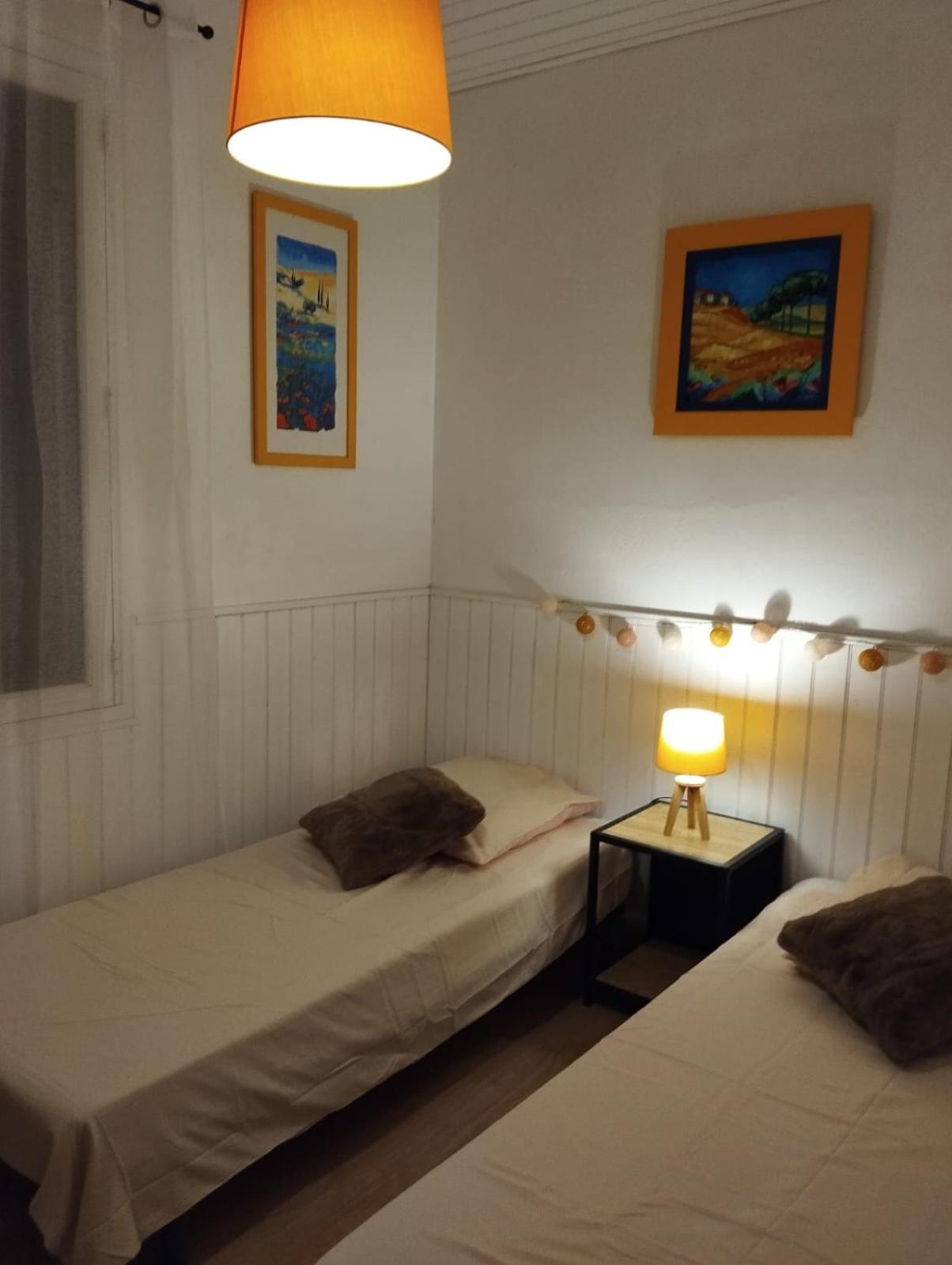 Maison Deux Chambres Avec Jardin A 100M De L'Ocean เลส์ซาบล์-โดล็อนน์ ภายนอก รูปภาพ